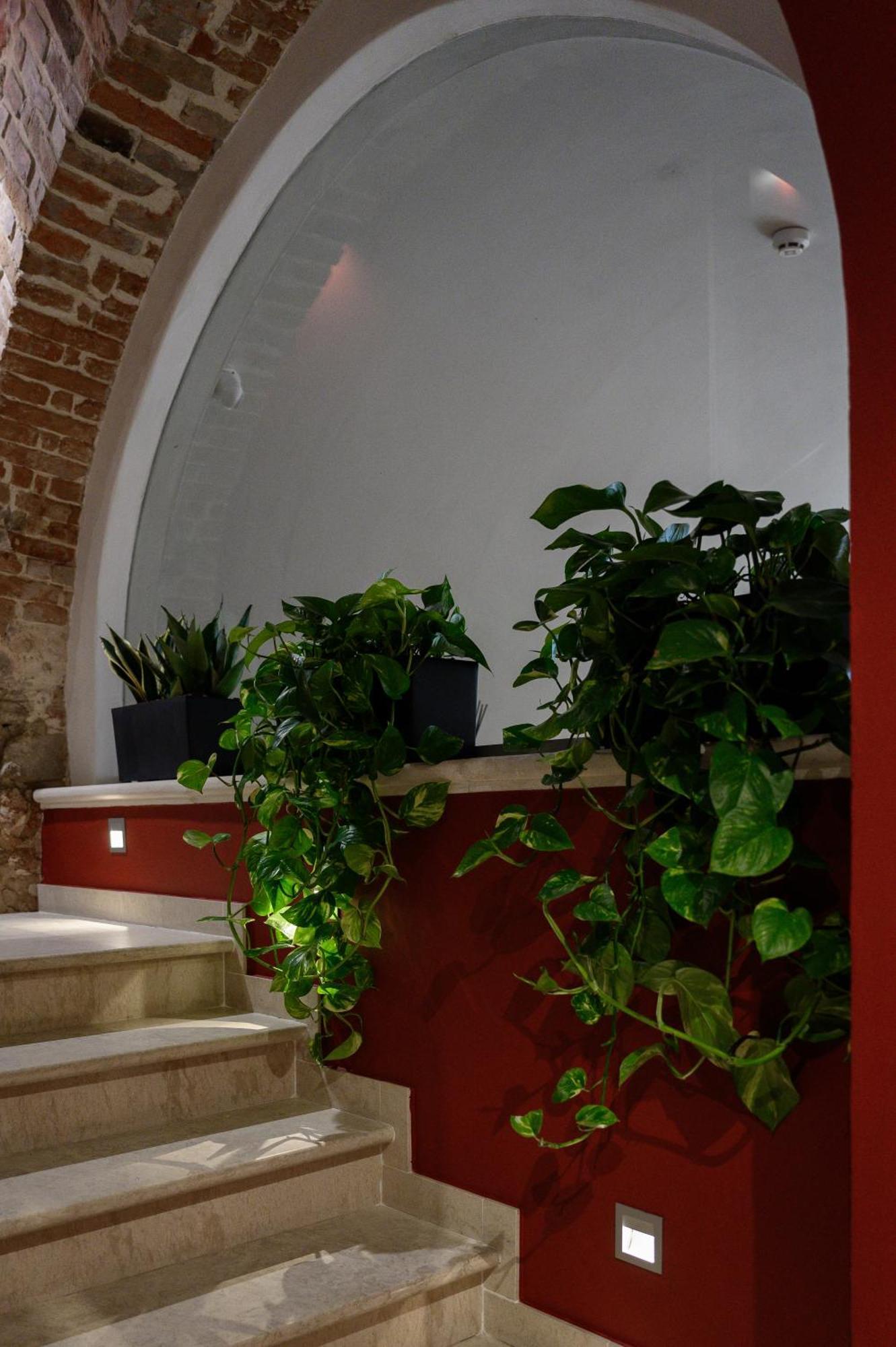Rudolfo Hotel Львов Экстерьер фото