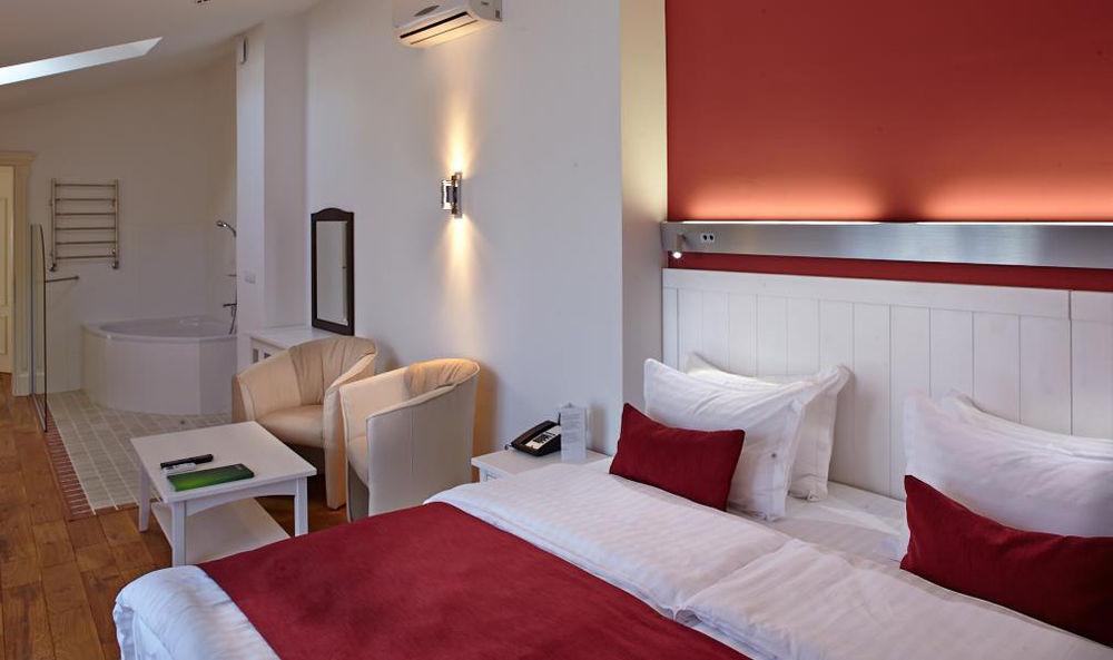 Rudolfo Hotel Львов Экстерьер фото