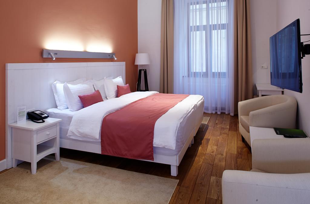 Rudolfo Hotel Львов Экстерьер фото