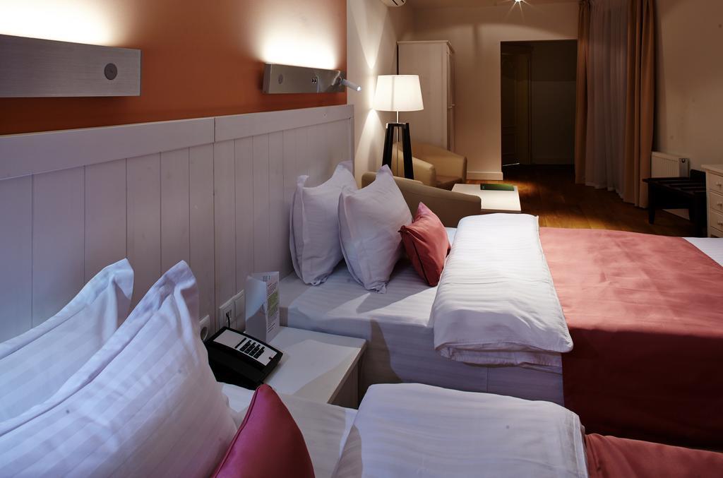 Rudolfo Hotel Львов Экстерьер фото