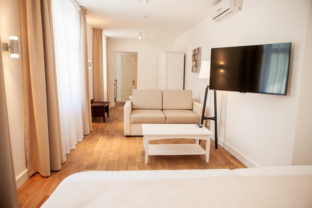 Rudolfo Hotel Львов Экстерьер фото