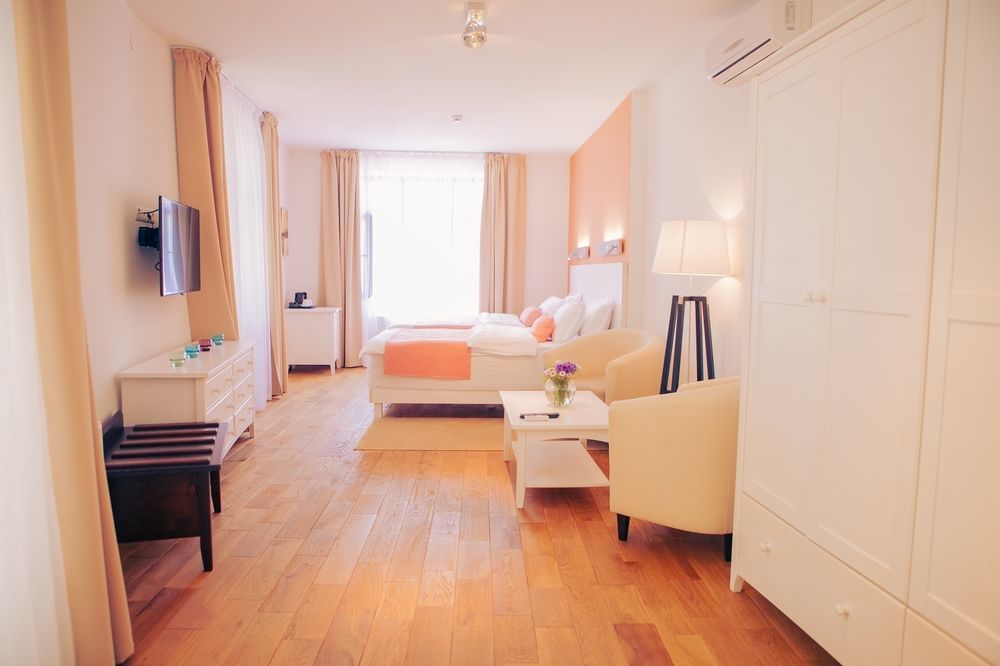 Rudolfo Hotel Львов Экстерьер фото