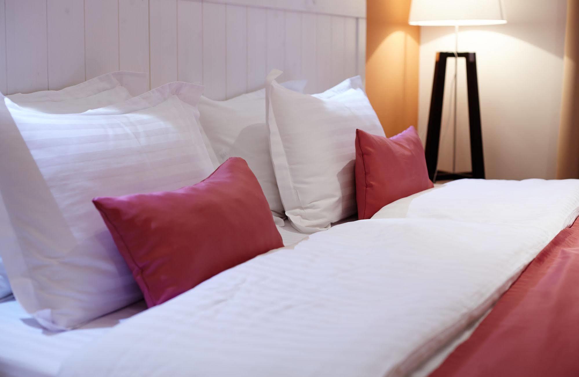 Rudolfo Hotel Львов Экстерьер фото