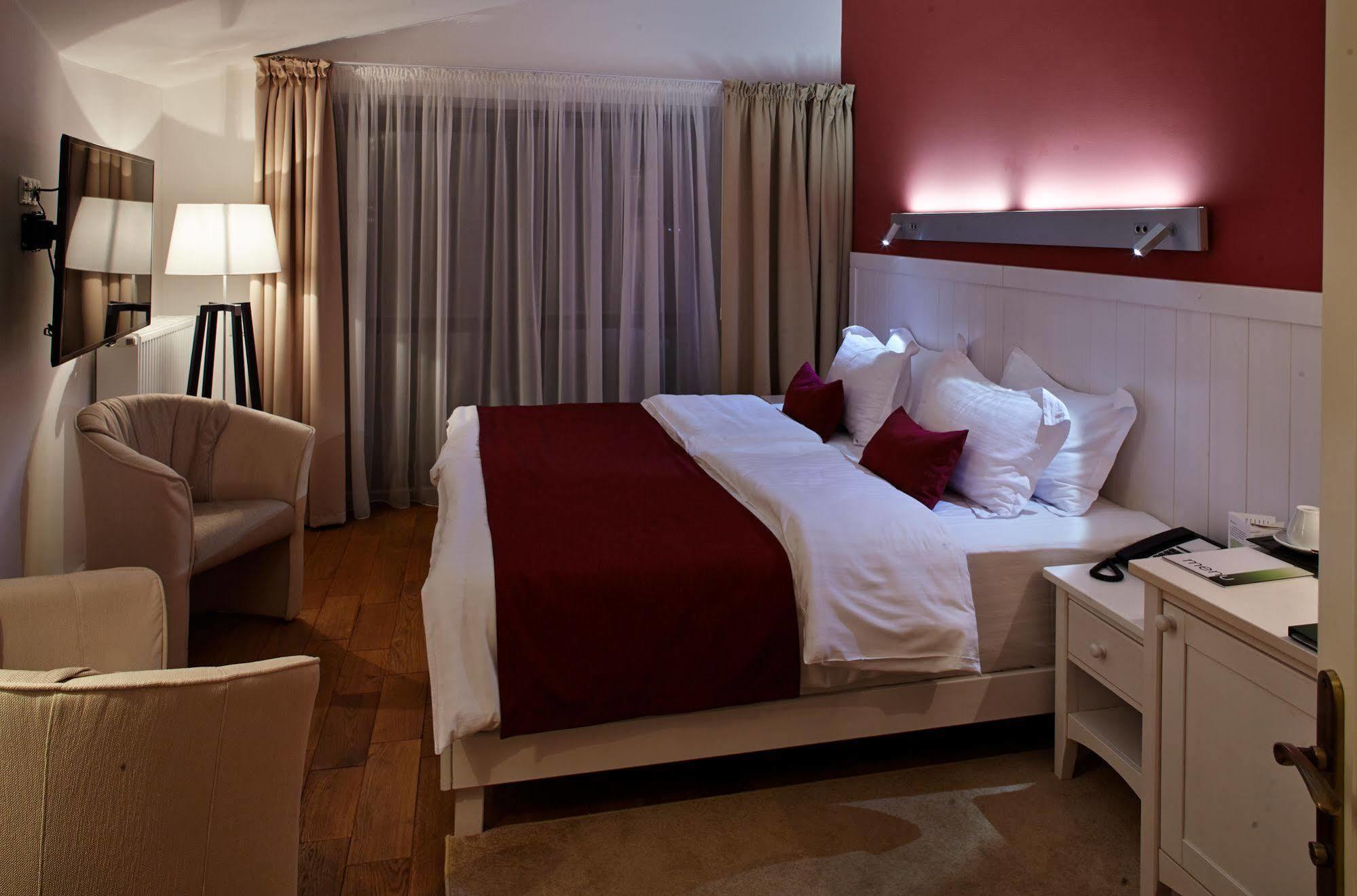 Rudolfo Hotel Львов Экстерьер фото