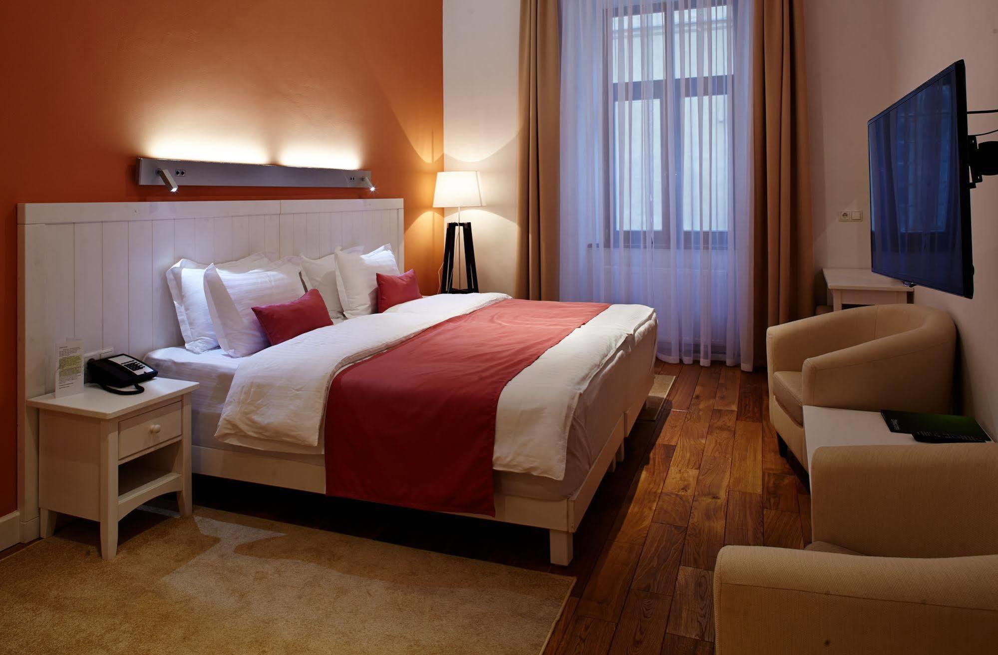 Rudolfo Hotel Львов Экстерьер фото