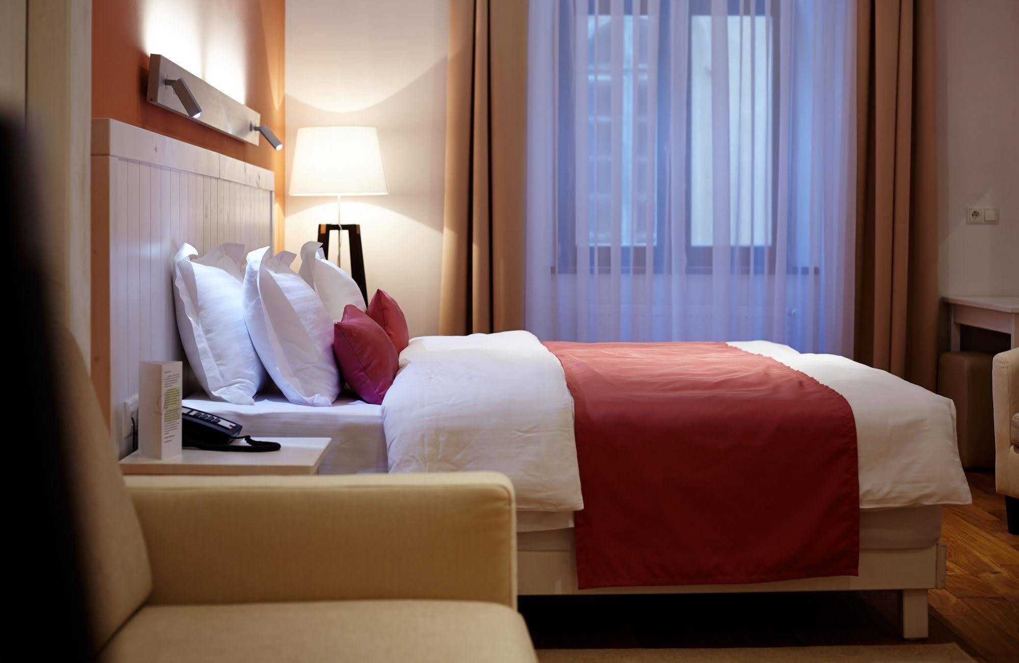 Rudolfo Hotel Львов Экстерьер фото