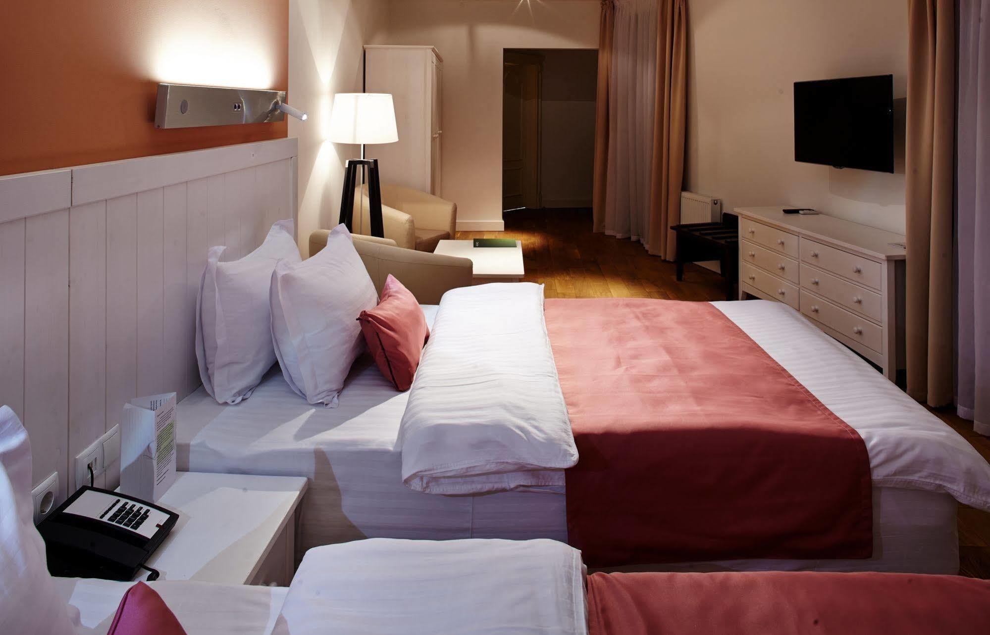 Rudolfo Hotel Львов Экстерьер фото
