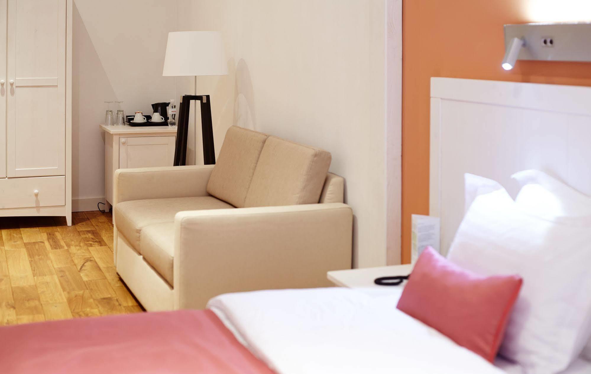 Rudolfo Hotel Львов Экстерьер фото